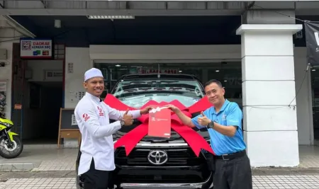TAHNIAH! Usahawan Muda Abu, Pengarah OTAi Burger Cawangan Port Dickson Yang Berjaya Memiliki Kereta Toyota Hilux D/C 2.4V AT 4×4 (AMV 363) pada 2 Jun 2023.